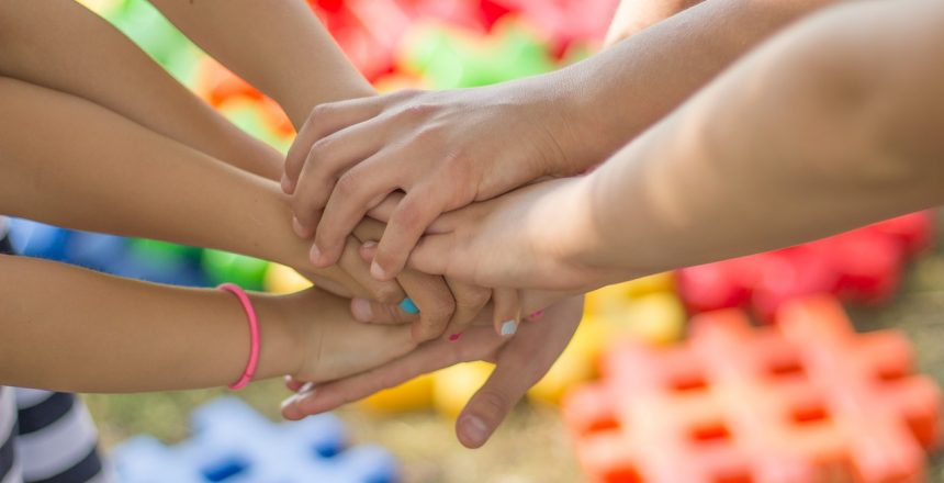 hands-2847508_1280